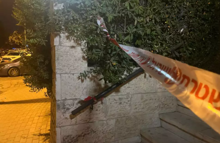 זירת הרצח בשכונת קריית מנחם בירושלים (צילום: דוברות המשטרה)