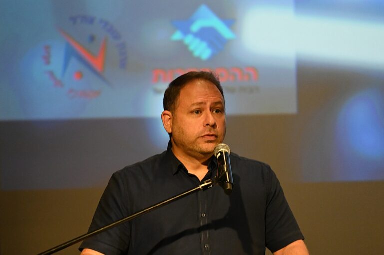 יו"ר ארגון העיתונאים והעיתונאיות חיים הר-זהב בכנס החירום של גלי צה"ל (צילום: אור גואטה)