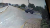 טנדר של מחבלים עובר את קיבוץ מגן בבוקר מתקפת 7 באוקטובר (צילום מסך ממצלמת האבטחה של השער הדרומי של הקיבוץ, השימוש נעשה בהתאם להוראות סעיף 27א' לחוק זכויות יוצרים)