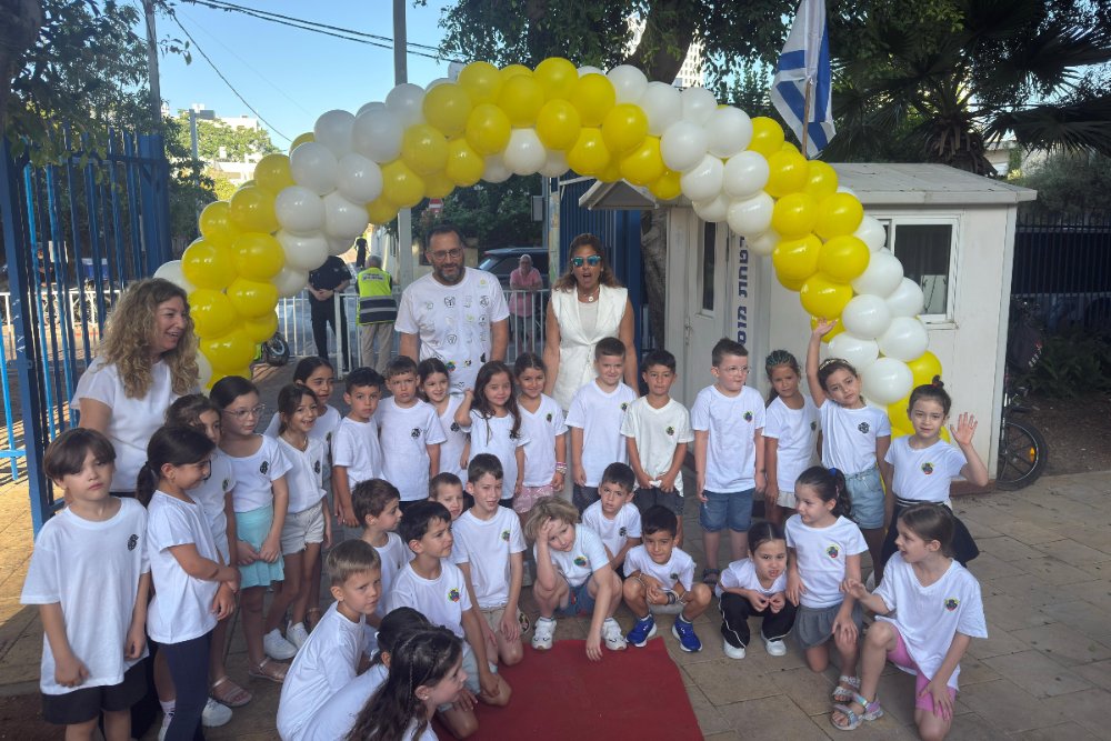 כיתה א' בבית הספר שמעוני בגבעתיים ביום הראשון ללימודים (צילום: דוברות עיריית גבעתיים) כיתה א' בבית הספר שמעוני בגבעתיים ביום הראשון ללימודים (צילום: דוברות עיריית גבעתיים)