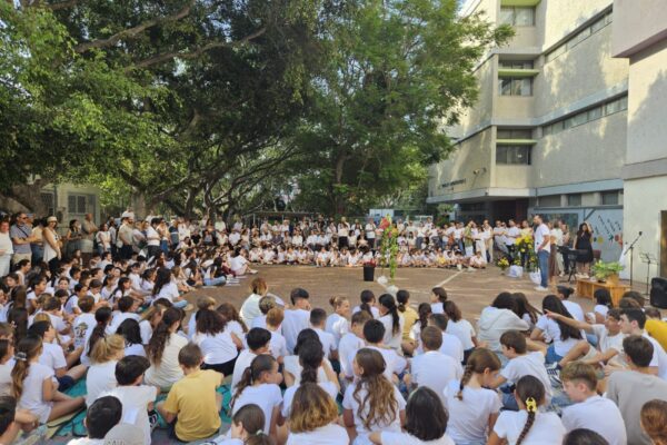 פתיחת שנת הלימודים בבית הספר היסודי לאה גולדברג בגבעתיים (צילום: דוברות עיריית גבעתיים)