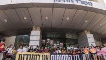 מחאת התלמידים בקריאה להשבת החטופים ב-1 בספטמבר, מול משרד החינוך בתל אביב (צילום: נהר סידאי)