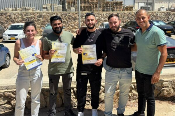 עובדי מפעל אלביט מערכות תקשוב וסייבר בערד מתאגדים בהסתדרות (צילום: דוברות ההסתדרות)