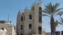 אחד מהבתים בשכונת אום טובא שתושביו קיבלו צו פינוי והריסה (צילום: יניב שרון)