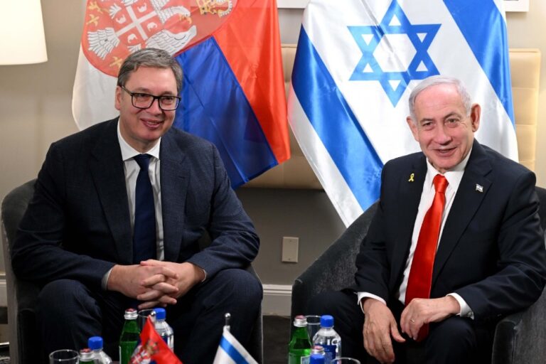 ראש הממשלה בנימין נתניהו (מימין) ונשיא סרביה, אלכסנדר ווצ'יץ' (צילום: אבי אוחיון / לע"מ)