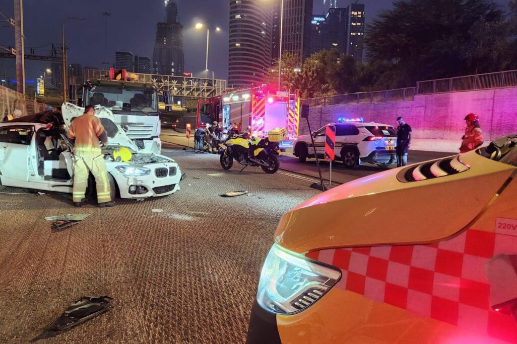זירת התאונה ליד מחלף רוקח (צילום: תיעוד מבצעי מד"א) זירת התאונה ליד מחלף רוקח (צילום: תיעוד מבצעי מד"א)