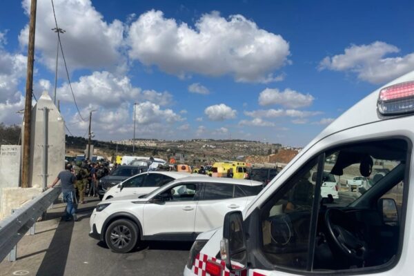 זירת הפיגוע בגוש עציון (צילום: מד"א)