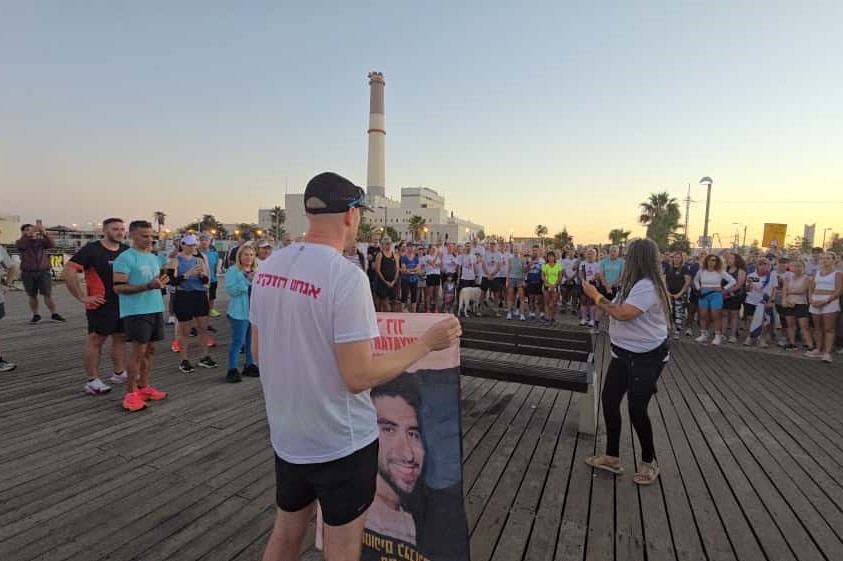 המונים התכנסו לריצה משותפת למען החטוף אביתר דוד, רדינג בצפון נמל תל אביב (צילום: זאב ינאי)
