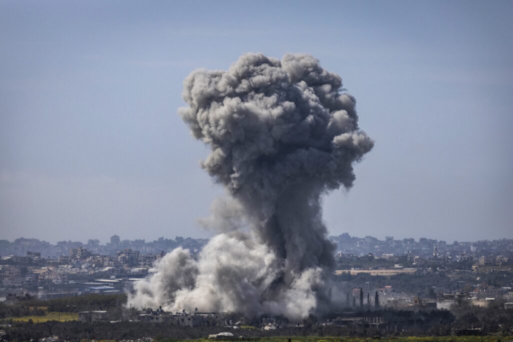 הפצצות חיל האוויר ברצועת עזה לאחר הפרת הסכם הפסקת האש (צילום: Ilia Yefimovich/dpa via Reuters Connect) הפצצות חיל האוויר ברצועת עזה לאחר הפרת הסכם הפסקת האש (צילום: Ilia Yefimovich/dpa via Reuters Connect)