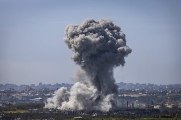 הפצצות חיל האוויר ברצועת עזה לאחר הפרת הסכם הפסקת האש (צילום:  Ilia Yefimovich/dpa via Reuters Connect)