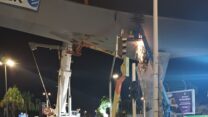 עבודות ריתוך בבניית הגשר במחלף רוקח. "זה המאני טיים, הרגע שמבינים אם הצלחנו" (צילום: אמיתי פרץ)