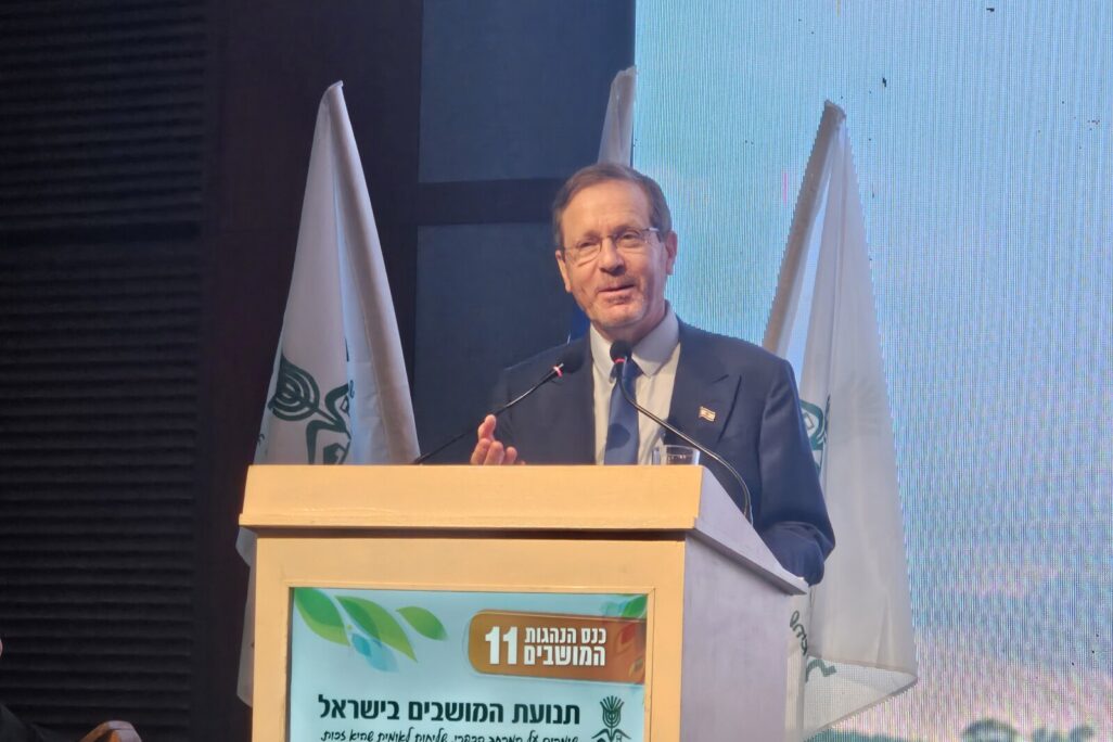 הנשיא יצחק הרצוג בכנס הנהגות המושבים. "כוחו של עם ישראל הוא לא רק כוח הזרוע, אלא גם כוח הזורע" (צילום: מאיה רונן)