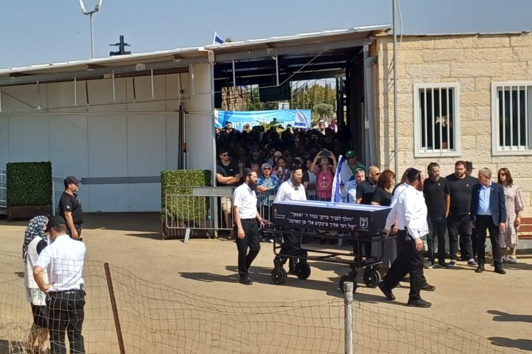 Inbar Hayman's coffin on the funeral procession (Photo: Amitai Perez)