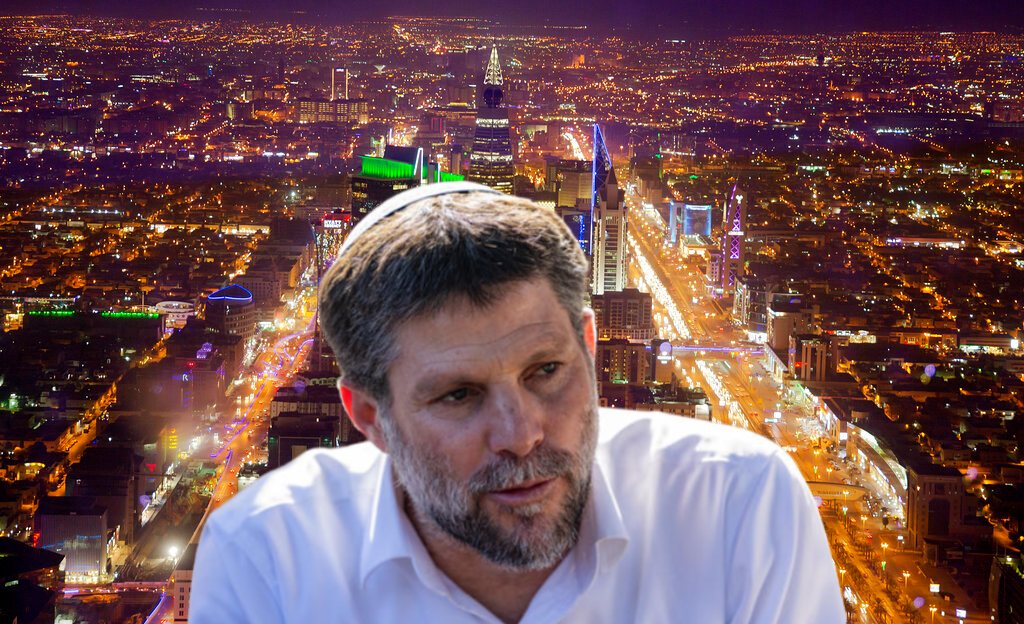 השר בצלאל סמוטריץ' על רקע גורדי השחקים בריאד בירת סעודיה (צילום: פלאש90 ו-AP, עיבוד: דבר) השר בצלאל סמוטריץ' על רקע גורדי השחקים בריאד בירת סעודיה (צילום: פלאש90 ו-AP, עיבוד: דבר)