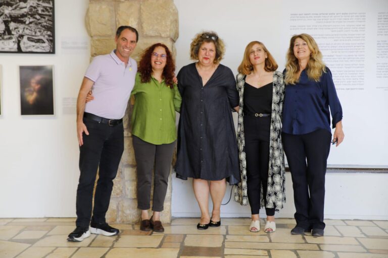 זוהר מונסונגו (מימין), בשמת הראובני זאבי, ד"ר דנה אריאלי, שלומית ליפשיץ וניצן ליפשיץ (צילום: רועי כשר)