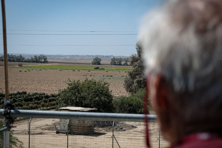 שדות ניר עוז, וברקע חאן יונס. "נצטרך לחכות שיגדל פה דור שלם לחיים של אי-לוחמה" (צילום: דוד טברסקי)