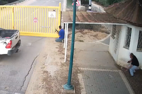 תיעוד מהקרב בשער מושב עין הבשור (צילום: שימוש לפי סעיף 27 א לחוק זכויות יוצרים)