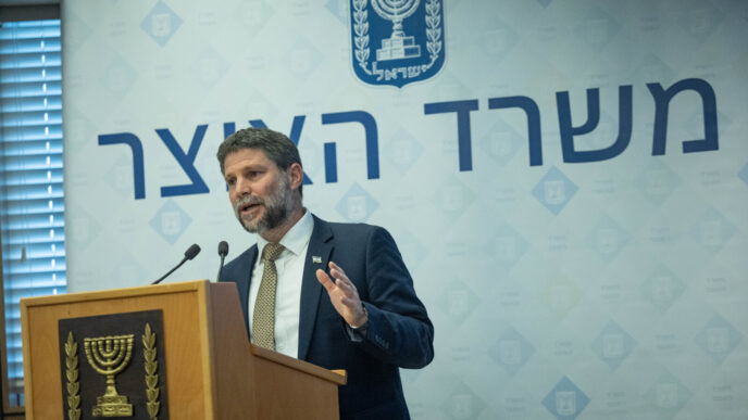 חודשיים לפני הבחירות: סמוטריץ' הורה על קידום הוזלת המס על הדלק