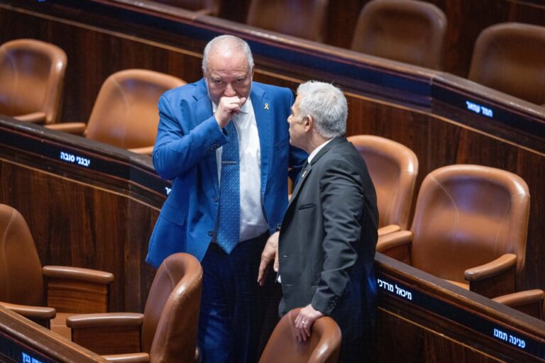 יו"ר האופוזיציה ויו"ר יש עתיד, יאיר לפיד, ויו"ר ישראל ביתנו אביגדור ליברמן. הכריזו על מועמדותם לראשות הממשלה (צילום: חיים גולדברג/פלאש90)