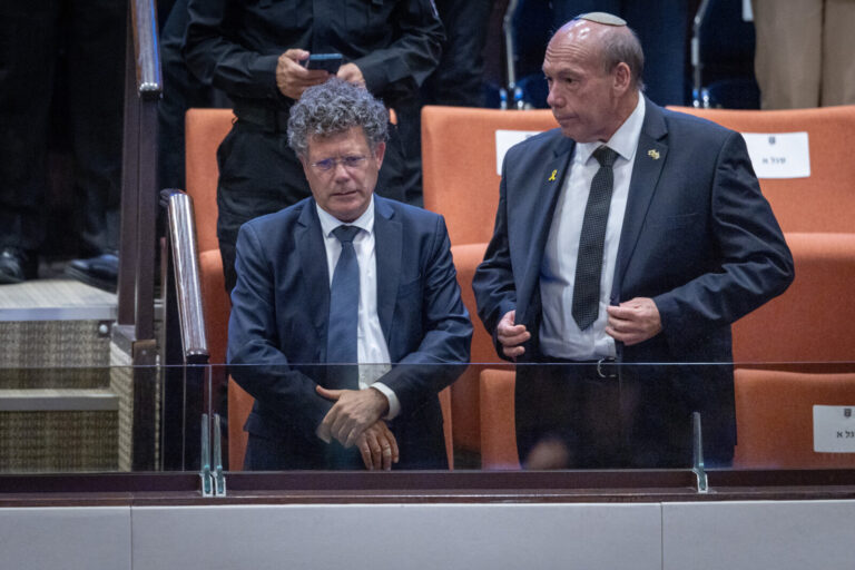 השופט יצחק עמית בפתיחת כנס החורף של הכנסת. יו"ר הכנסת אוחנה סירב לכנותו נשיא בית המשפט העליון (צילום: חיים גולדברג/פלאש90)