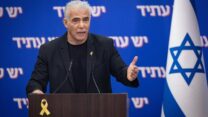 יו"ר האופוזיציה ויו"ר מפלגת יש עתיד, יאיר לפיד, בישיבת הסיעה בכנסת (צילום: יונתן זינדל / יפלאש 90)