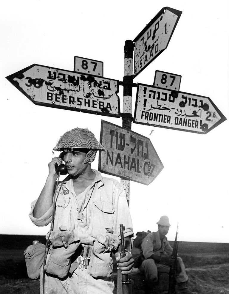 'חיילים בצומת סעד' 1956 – המוצג בתערוכה (צילום: ורנר בראון)