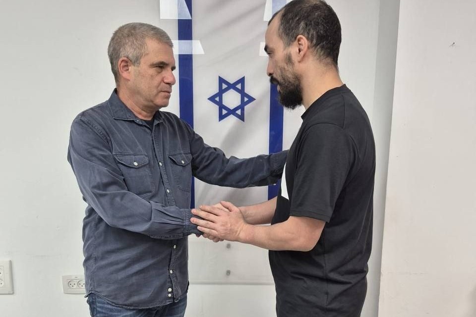סלאמה ומתאם השבויים והנעדרים גל הירש (צילום: לשכת ראש הממשלה)