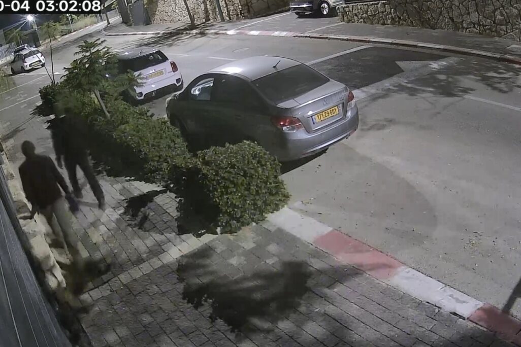 צילום מסך ממצלמות האבטחה של היישוב נעלה, עם חדירת רעולי הפנים בסוף השבוע