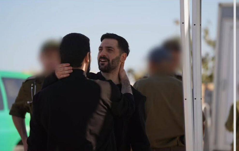 מפגש ראשון של האחים גלי וזיו ברמן, לאחר שחרורם משבי חמאס (צילום: דובר צה"ל) First meeting of the brothers Gali and Ziv Berman, after their release from Hamas captivity (Photo: IDF Spokesperson)