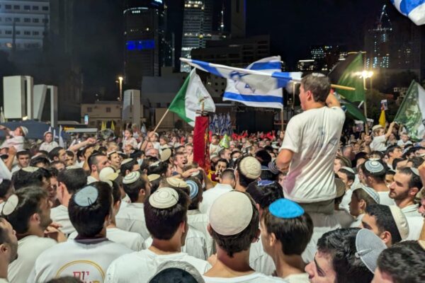 הקפות שניות בכיכר החטופים (צילום: ניצן צבי כהן)
