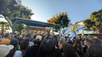 קהל בהלוויתו של גיא אילוז ברעננה (צילום: ניצן צבי כהן)