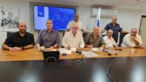 חתימת ההסכם הקיבוצי בדן (צילום: דוברות ההסתדרות)