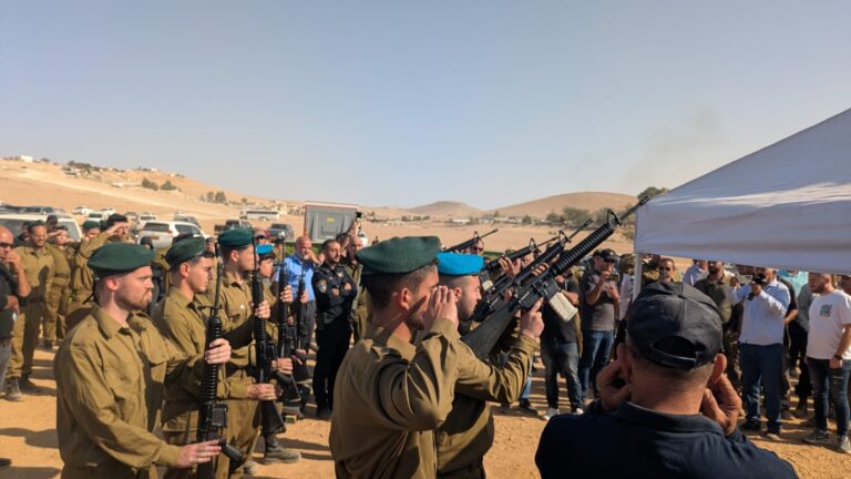 ירי הכבוד (צילום: ניצן צבי כהן)