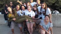 ענבר הימן עם חברי המחלקה שלה מהטירונות, בטקס סיום קורס מ"כים (צילום: אלבום פרטי)