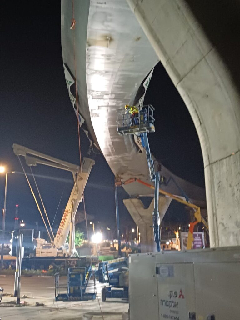 שני ה"אלמנטים" באוויר (צילום: אמיתי פרץ)