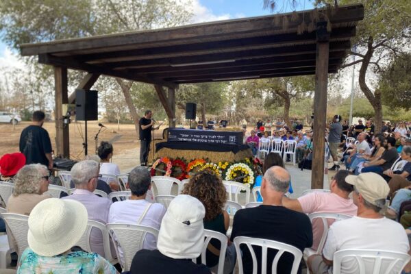 הלווייתו של החטוף החלל אריה זלמנוביץ' ז"ל בקיבוץ ניר עוז (צילום: יהל פרג')