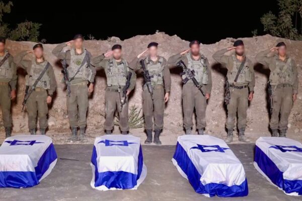 מעמד קבלת ארונותיהם של חללים חטופים על ידי כוח צה"ל (צילום: דובר צה"ל)