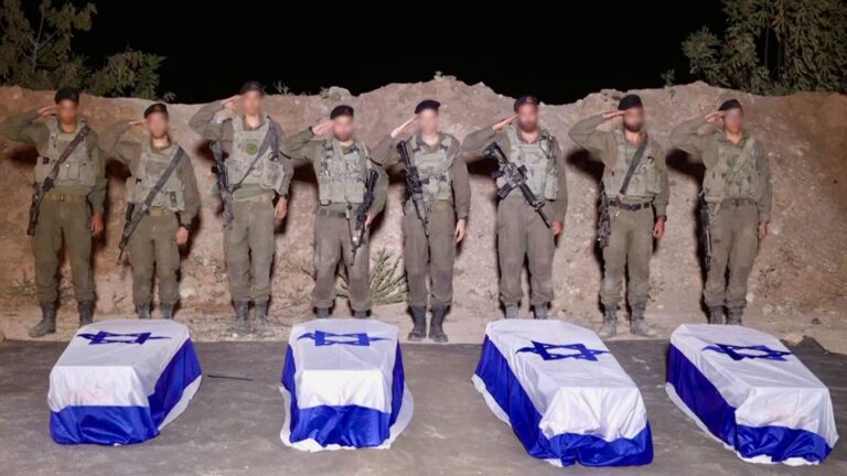 מעמד קבלת ארונותיהם של החללים החטופים על ידי כוח צה"ל (צילום: דובר צה"ל)