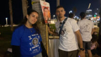 חבריו של החלל החטוף עומר נאוטרה ז"ל - שירה עשת וע' (צילום: יהל פרג')