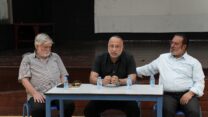מפגש בית המדרש בכפר קאסם, מימין לשמאל: שיח' איאד עאמר, ראש עיריית כפר קאסם הייתם טה ואמיר תדמור (צילום: מוחמד חלילה)
