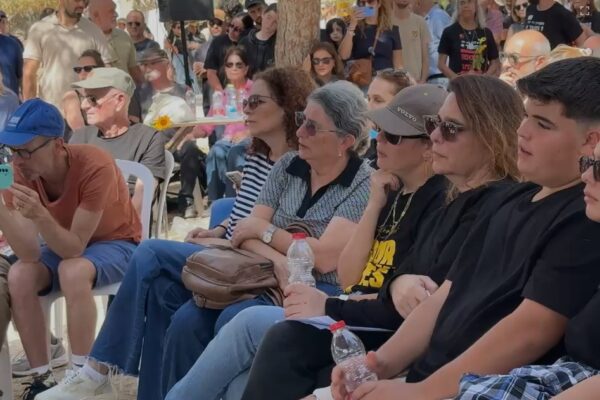 הלווייתו של אליהו מרגלית בניר עוז (צילום: קיבוץ ניר עוז)