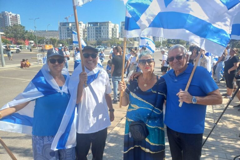 רמי (מימין) ואמה עפרוני, ועוזי ושושי נחום מטירת הכרמל (צילום: אמיתי פרץ)
