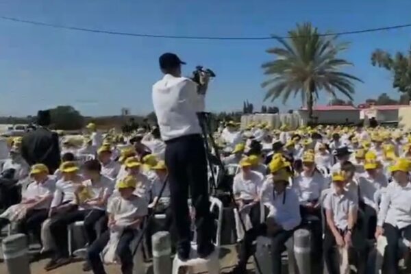 הפגנת חרדים סמוך לכלא הצבאי בבית ליד (צילום: לפי סעיף 27א לחוק זכויות יוצרים)