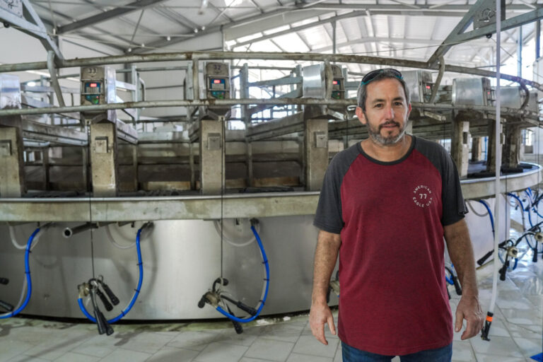 אודי טץ'. "ההחלטה להחיות את הרפת לא הייתה מתוך רציונל עסקי" (צילום: כדיה לוי)