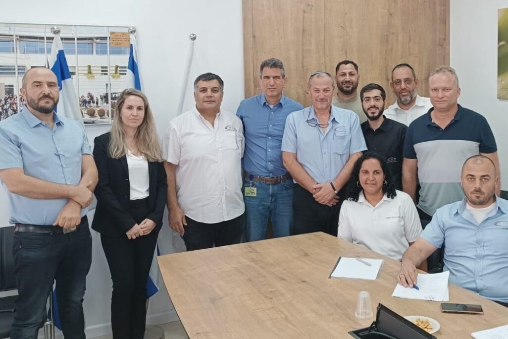 חתימת הסכם קיבוצי לעובדי חברת לביא, המפעילה את הרכבת הקלה בירושלים (צילום: דוברות ההסתדרות9 חתימת הסכם קיבוצי לעובדי חברת לביא, המפעילה את הרכבת הקלה בירושלים (צילום: דוברות ההסתדרות9