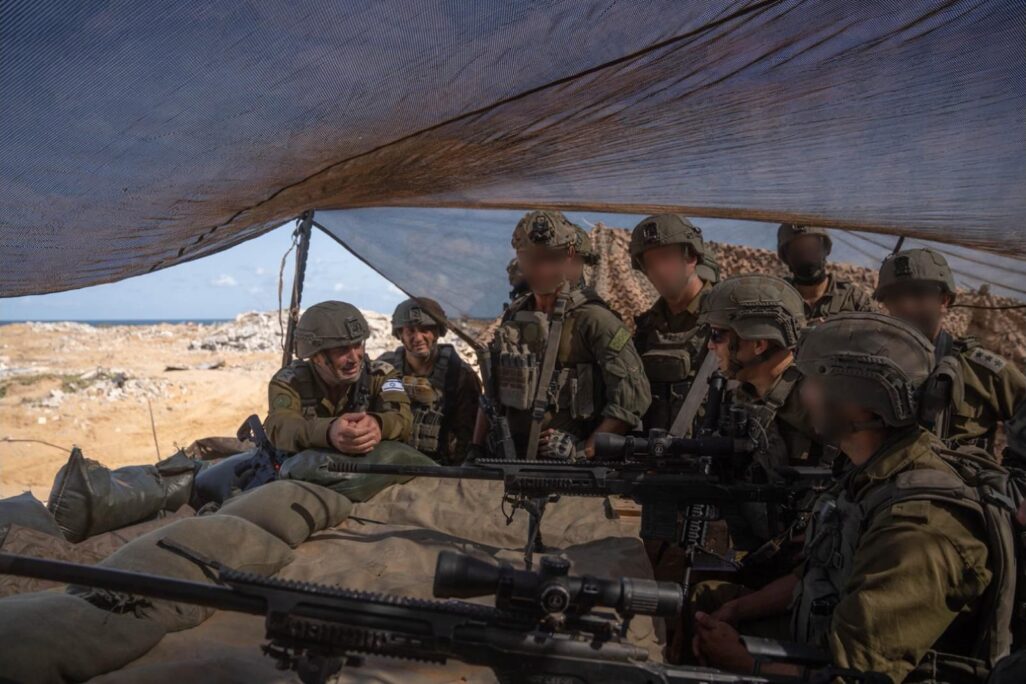 הרמטכ"ל אייל זמיר במסדרון נצרים (צילום: דובר צה"ל)