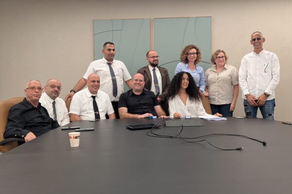 חתימת ההסכם הקיבוצי בדרך אגד (צילום: דוברות ההסתדרות)