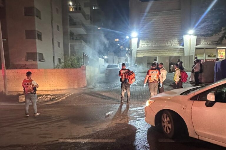רכבה המוצת של ענאן בכר ג'זמאווי בזירת האירוע ב-10 בנובמבר 2025 (צילום: איחוד הצלה)