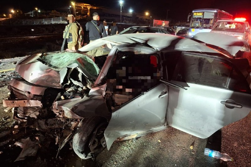 רכב שנפגע בתאונת דרכים באזור הר חברון (צילום: תיעוד מבצעי מד"א)