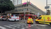 זירת הדקירה בתל אביב, סמוך לבניין הלונדון מיניסטור (צילום: תיעוד מבצעי מד"א)